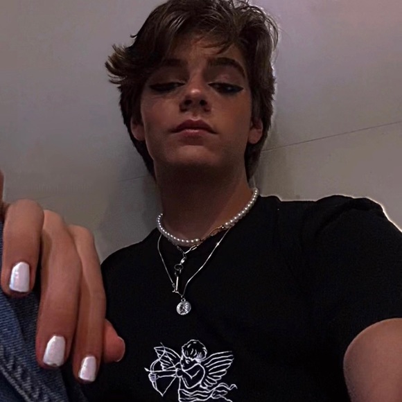 Profile Picture of Jeremy Matloub (@jmatloub) on Poshmark