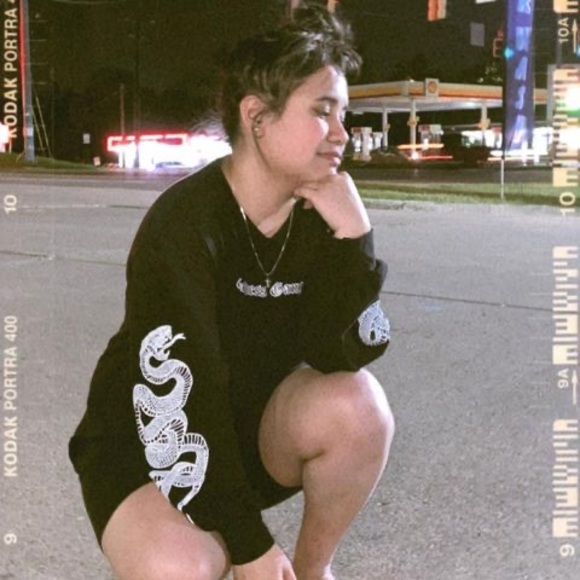 Profile Picture of Na Na (@elmerihnaelias) on Poshmark