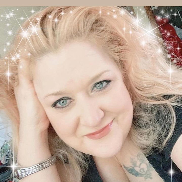 Profile Picture of Vivian Keller (@viviekay1217) on Tiktok