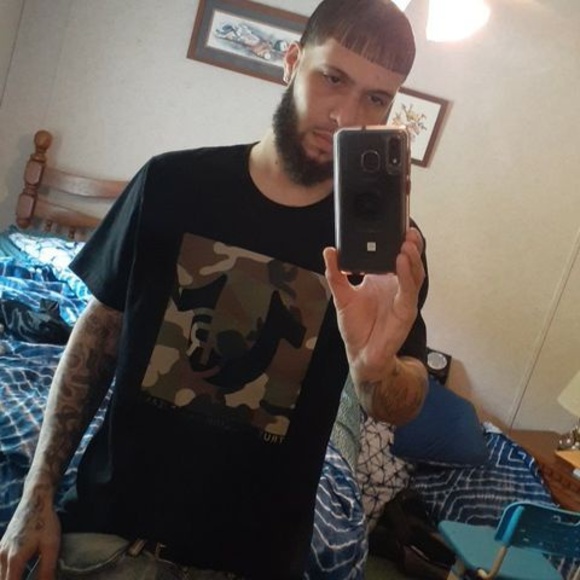 Profile Picture of Joe neil Locklear (@joeneil1613) on Poshmark