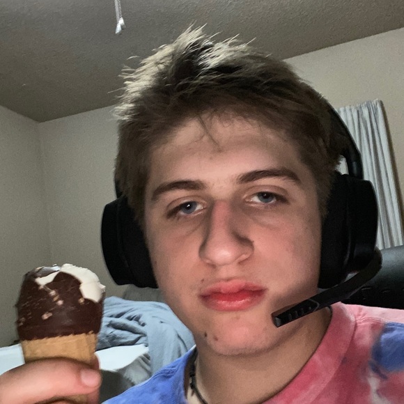 Profile Picture of Owen Dumpprope (@dumpydaddy) on Poshmark