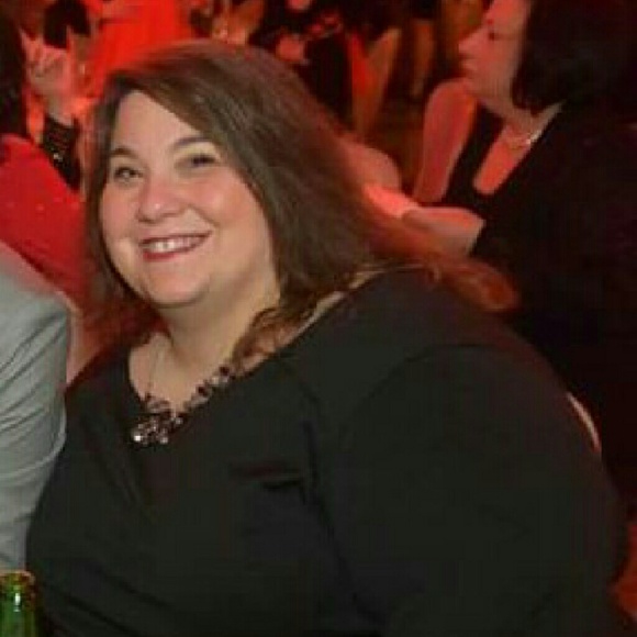 Profile Picture of Stefanie Latourette (@stessi912) on Poshmark