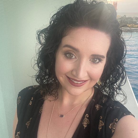 Profile Picture of Leslie Winkleman (@lesliewinkle429) on Poshmark