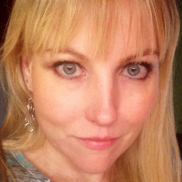 Profile Picture of Alice Sweet (@meisiemoo) on Poshmark