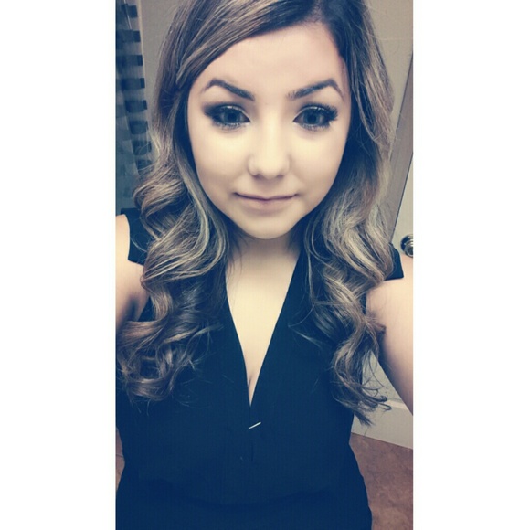 Profile Picture of Nely Chavez (@lovelynelly1995) on Poshmark