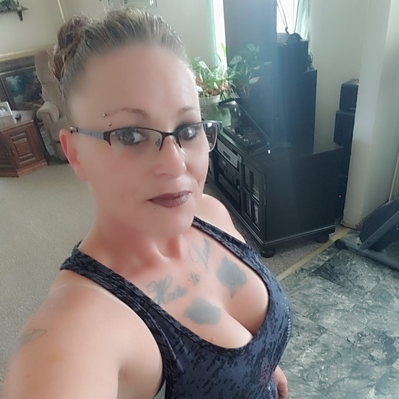 Profile Picture of Dawnélle Lapere (@tinybutt1249) on Poshmark