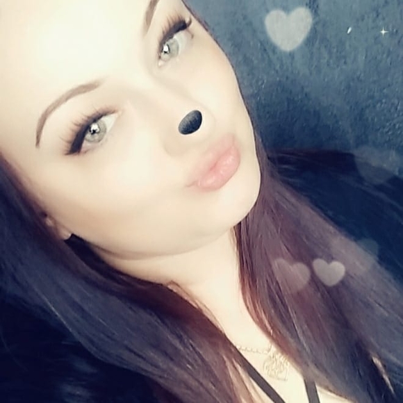 Profile Picture of Kayte Kaboom (@kaytekaboom) on Poshmark