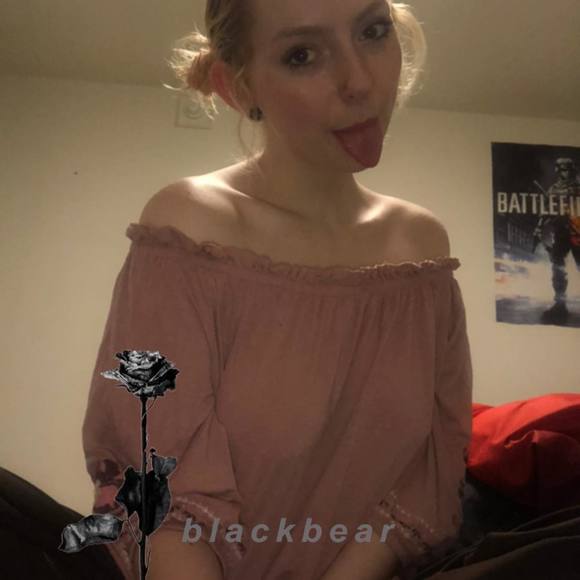 Profile Picture of Myka Wotton (@mwotton) on Poshmark