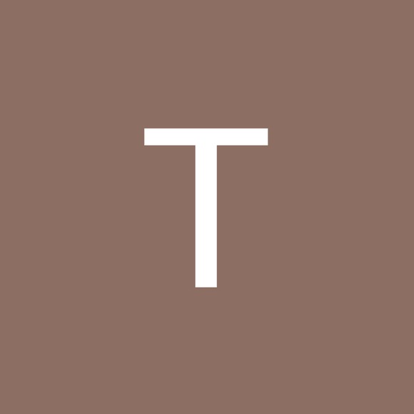 Profile Picture of Tomi Wright (@tmaynard477) on Poshmark