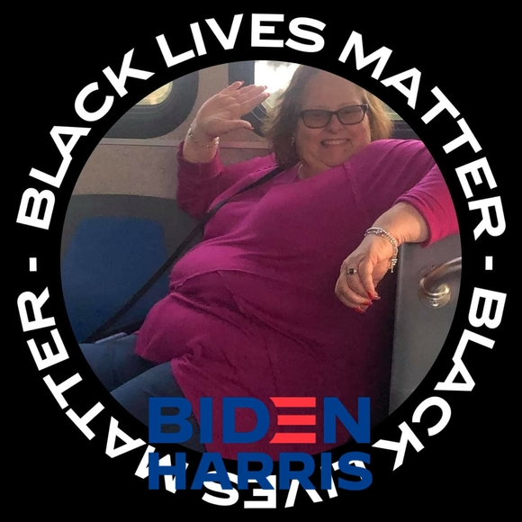 Profile Picture of Debbie Sellers (@debsell12) on Poshmark