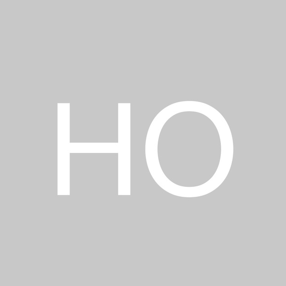 Profile Picture of Hugh Olley (@6hugh) on Poshmark