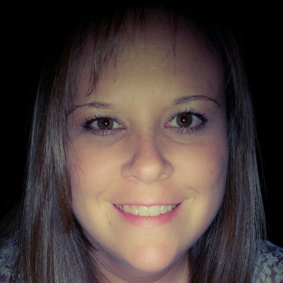 Profile Picture of Kara Branstetter (@sweetone1124) on Poshmark