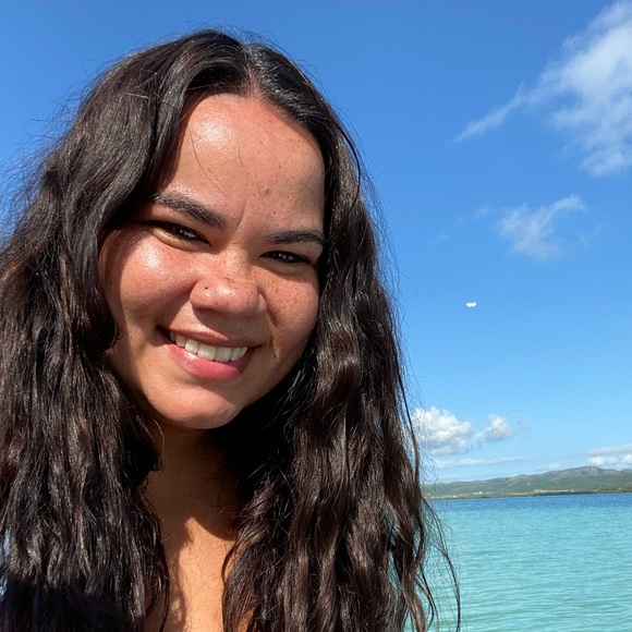 Profile Picture of Clara Gonzalez (@claravictoriags) on Poshmark