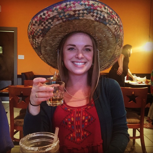 Profile Picture of Haleigh Helsing (@hhelsing) on Poshmark