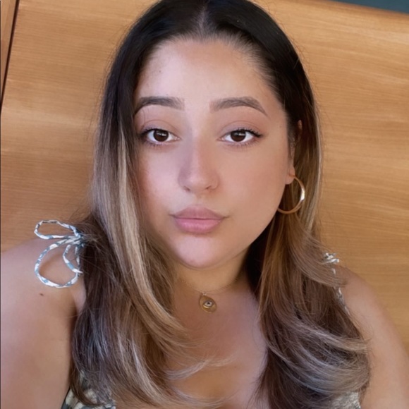 Profile Picture of Marceli Rocha-rocha (@marcelir) on Poshmark