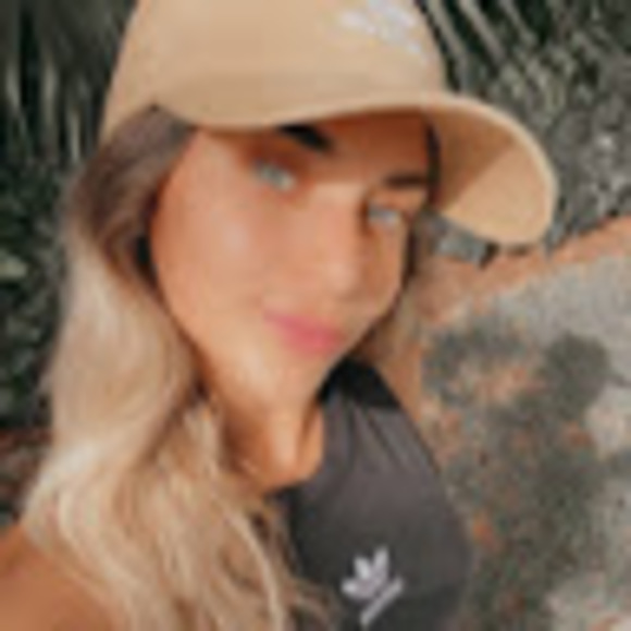 Profile Picture of Sami Edelson (@sami_edelson) on Poshmark