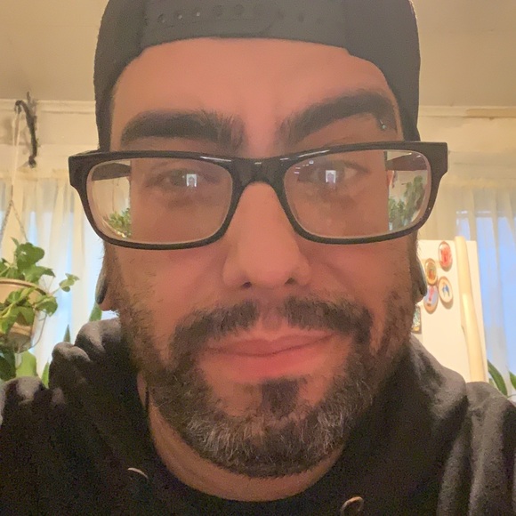 Profile Picture of Edwin Nieves (@enieves84) on Poshmark