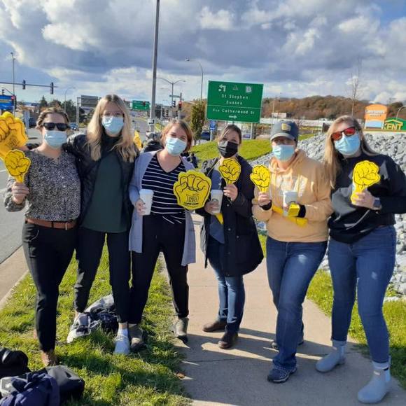 Profile Picture of Justine Laporte (@justine_al_2) on Poshmark