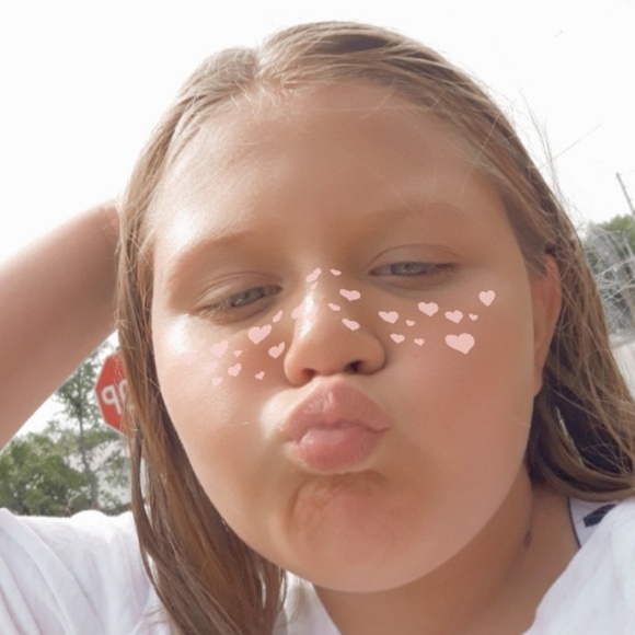 Profile Picture of Carly Grant (@carly_320) on Poshmark