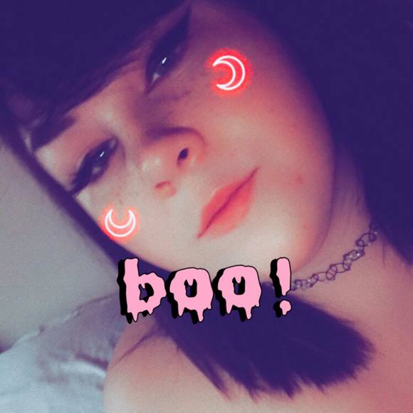 Profile Picture of Luna Crannell (@una7535) on Poshmark