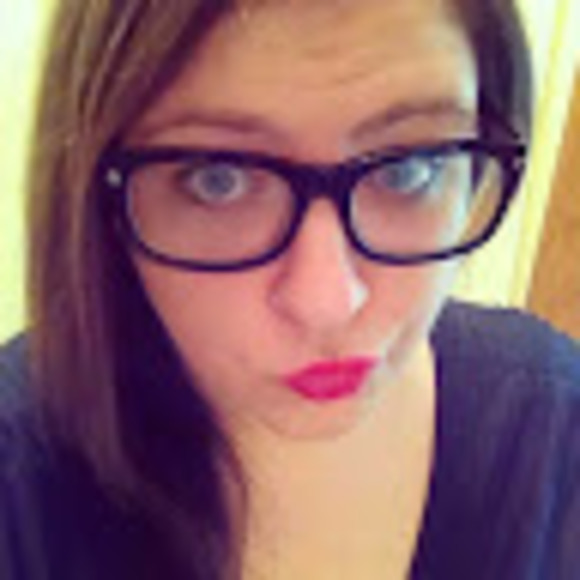 Profile Picture of Samantha Mciver (@samanthamciv871) on Poshmark