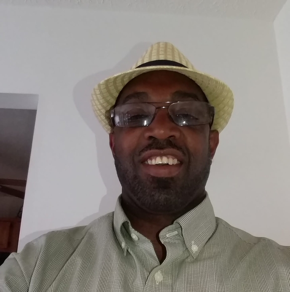 Profile Picture of Dorlan Bell (@dorlanbell) on Poshmark