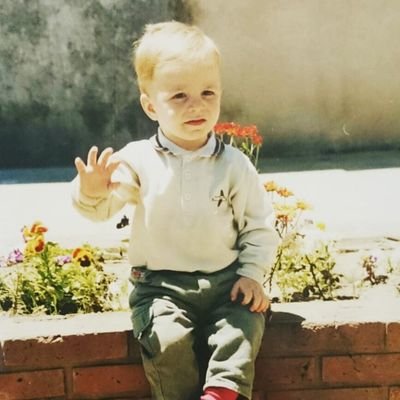 Profile Picture of •••/••/--/---/-• (@SimonSaba21) on Twitter