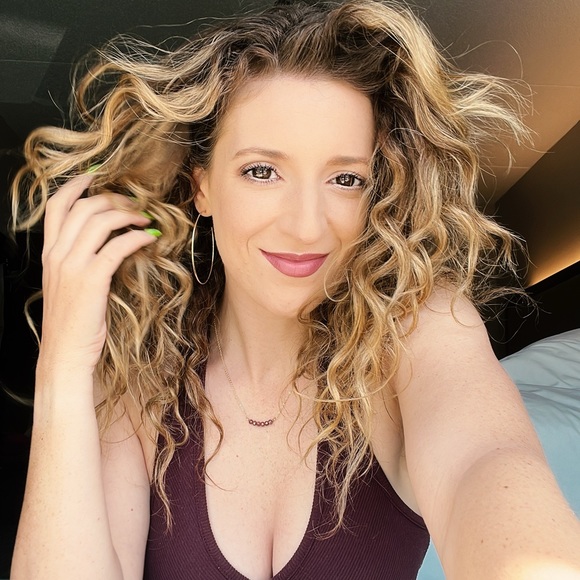 Profile Picture of Annamarie Klucevsek (@aklucevsek) on Poshmark