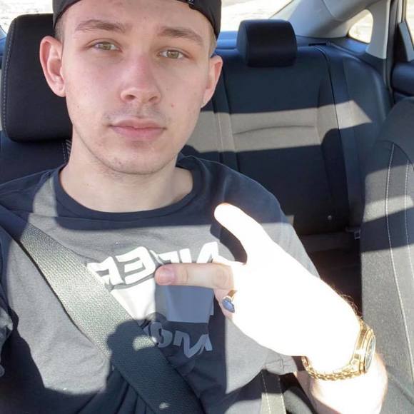 Profile Picture of Brady Grundhoffer (@bgrundhoffer) on Poshmark