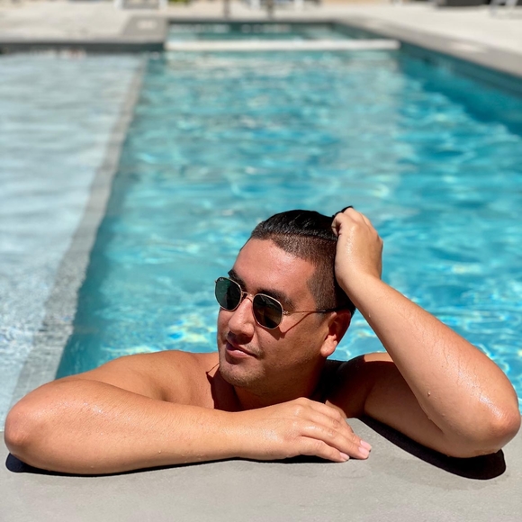 Profile Picture of Stephen Montoya (@stephenmontoya) on Poshmark
