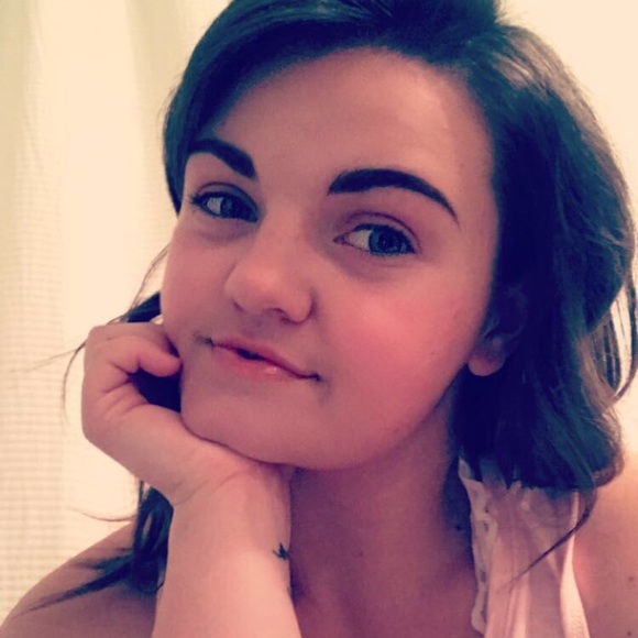 Profile Picture of Heidi Hussmann (@heidimarieh) on Poshmark