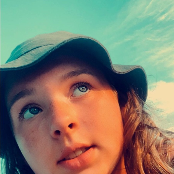 Profile Picture of Carlie Shafer (@carliemshafer) on Poshmark