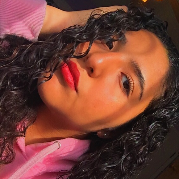 Profile Picture of Alexandria Ulloa (@aqwsalexandria) on Poshmark