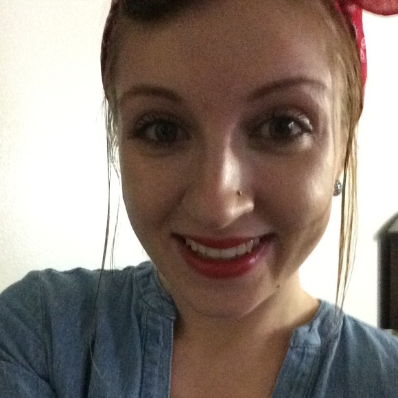 Profile Picture of Samantha Rude (@samanthajrude) on Poshmark