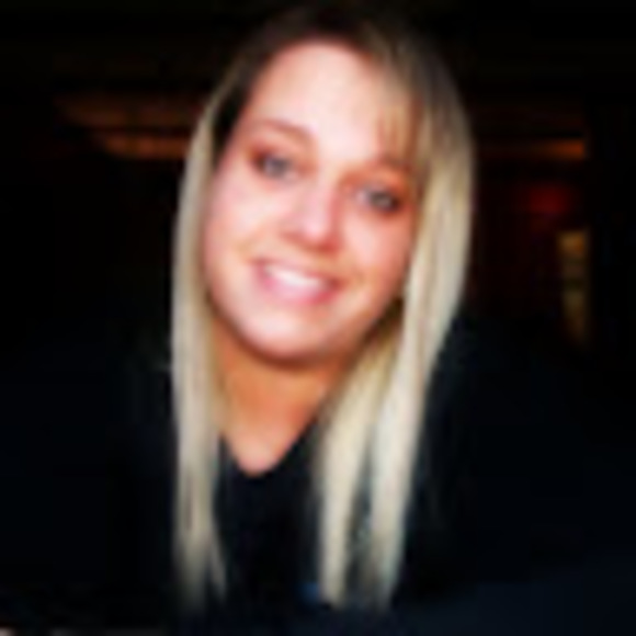 Profile Picture of April Halterman (@haltermanapril1) on Poshmark
