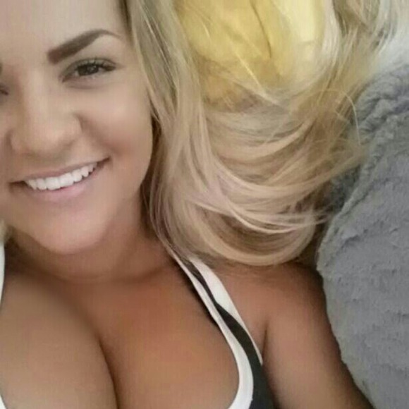 Jordyn Litner - Poshmark Profile Picture of Jordyn Litner (@blondiejordyn) on Poshmark