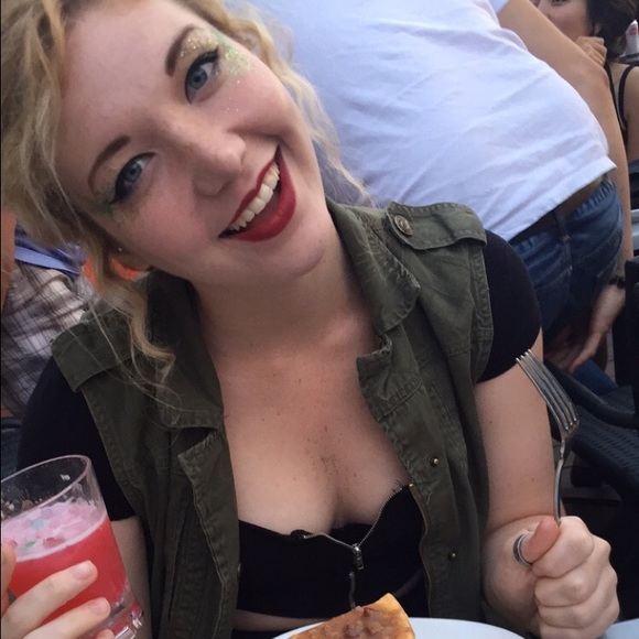 Profile Picture of Julia Sowada (@jswads) on Poshmark