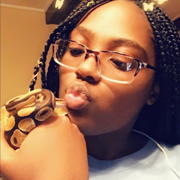 Profile Picture of Makayla Glover (@itskayla26) on Poshmark