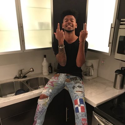 Profile Picture of Virgin Mike (@Rivan2fye) on Twitter