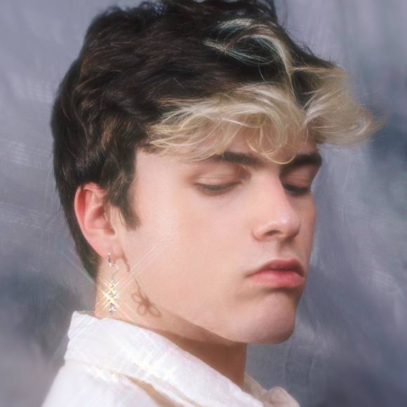 Profile Picture of Matthew Hart (@matthewhart323) on Poshmark