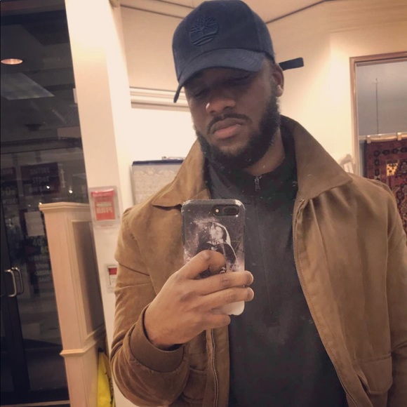 Profile Picture of Claudio Goncalves (@claudiogonca800) on Poshmark