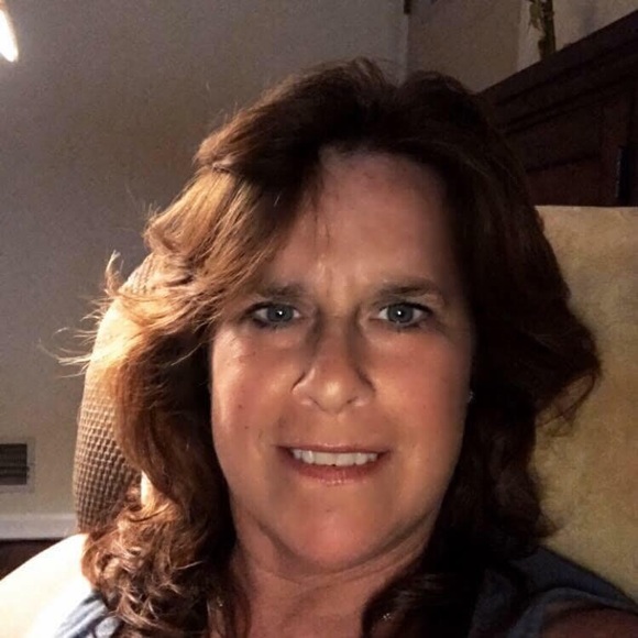 Profile Picture of Robin Parker (@robinparker311) on Poshmark