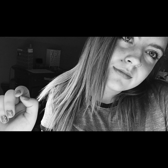 Profile Picture of Makayla Austen (@makaylaaa123) on Poshmark