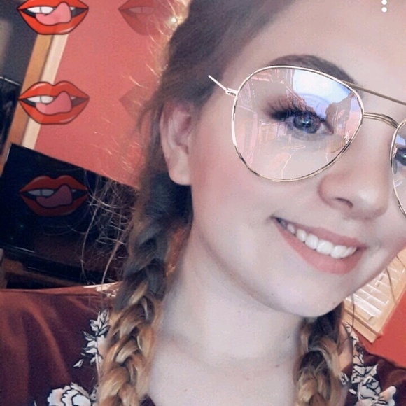 Profile Picture of Kaitlyn Hohf (@kaitlynhohf) on Poshmark