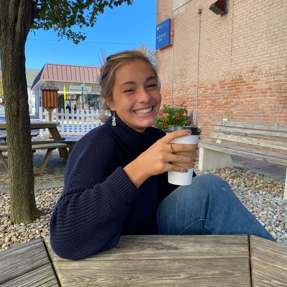 Profile Picture of Izzy Grober (@izzygrober) on Poshmark