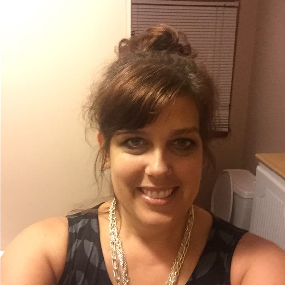 Profile Picture of Cathy Lorenat (@beeeenice) on Poshmark