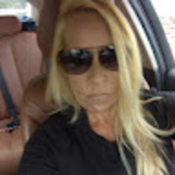 Profile Picture of Lisa Masterman (@lmasterman2023) on Poshmark