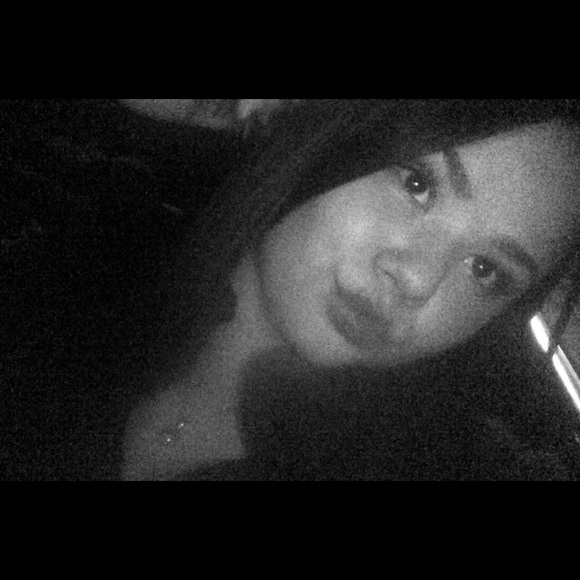 Profile Picture of Danielle Hulka (@cdanielle517) on Poshmark