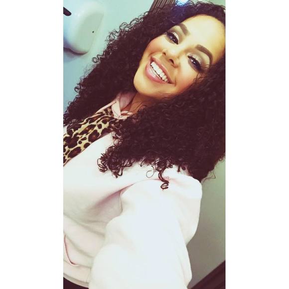 Anell Vasquez - Poshmark Profile Picture of Anell Vasquez (@avxvas) on Poshmark