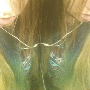 Profile Picture of Lori Zimmerman (@Inthislifelikeweeeds) on Youtube